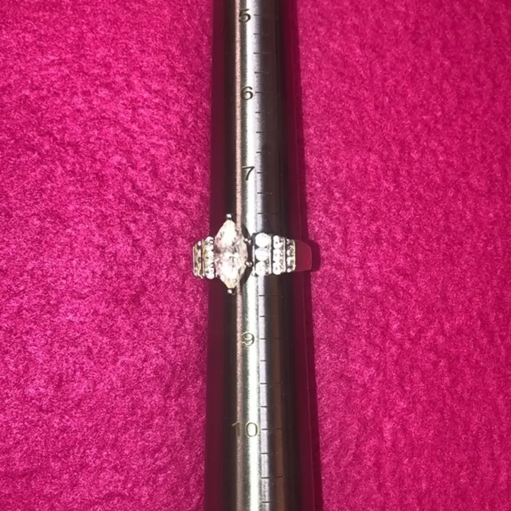 Women’s ring size‎ 8